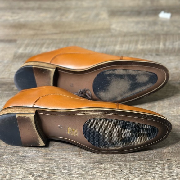 Classic Tan Leather Men's Dress Shoes - Picture 4 of 5